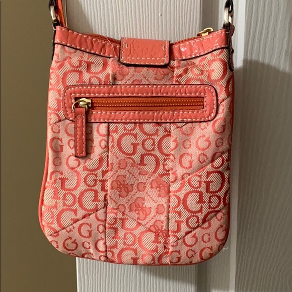 Guess crossbody purse - Picture 2 of 3